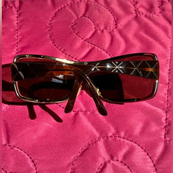 Chanel 4126 c.125/73 120 Quilted Arms Shield Sunglasses m28941433534_1.jpg main image 3